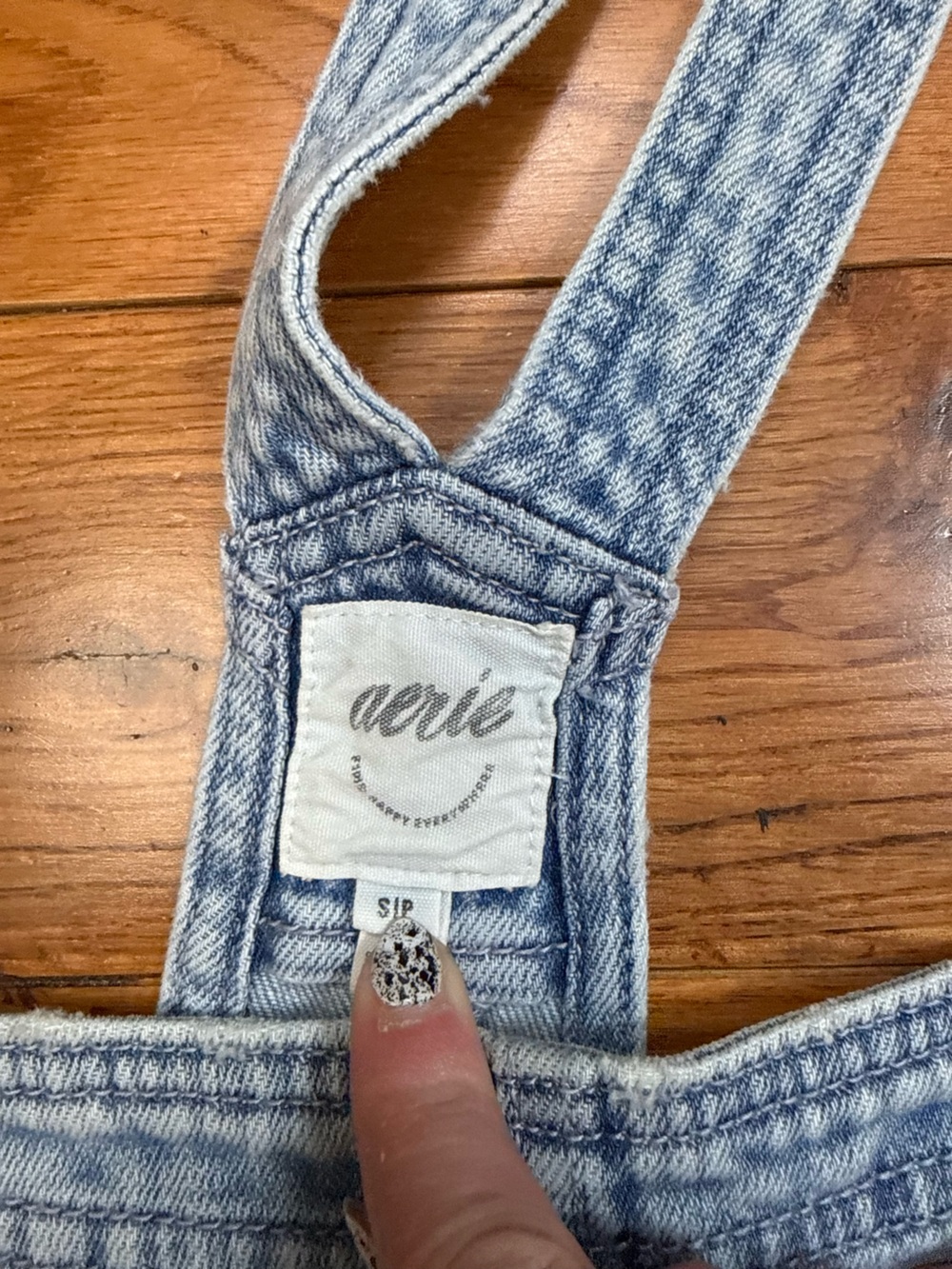 Aerie Lightwash Denim Overall Shorts NWOT - Picture 4 of 6